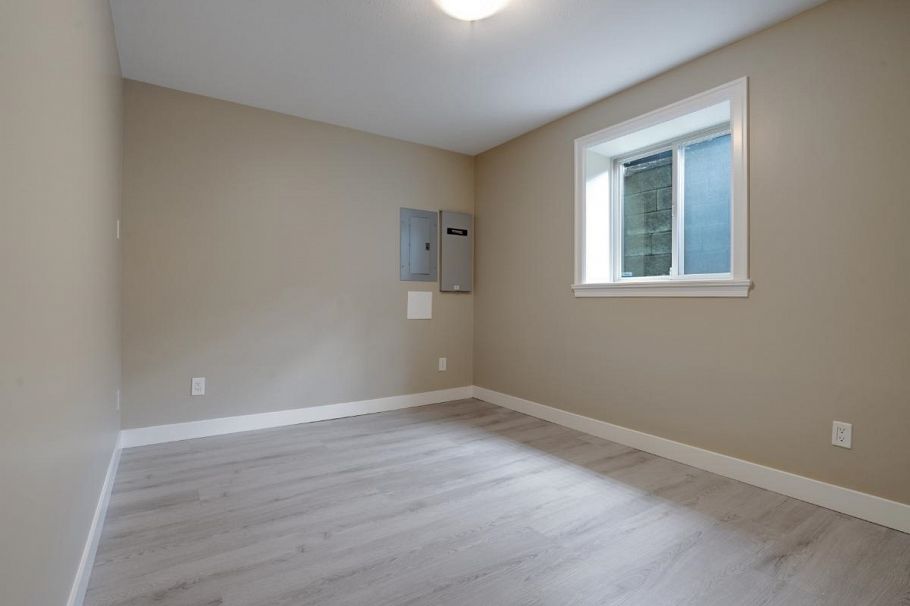4986 Shirley Avenue North Vancouver, BC - 28