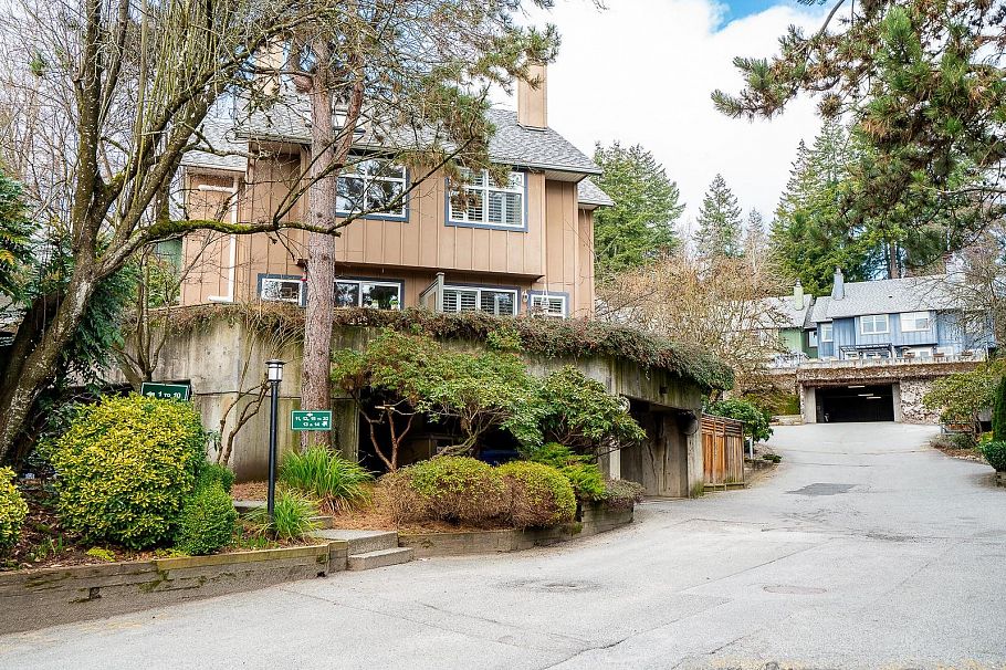42 900 W 17th Street North Vancouver, BC - 2