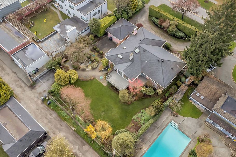 1549 W 33 Avenue Vancouver, BC - 36