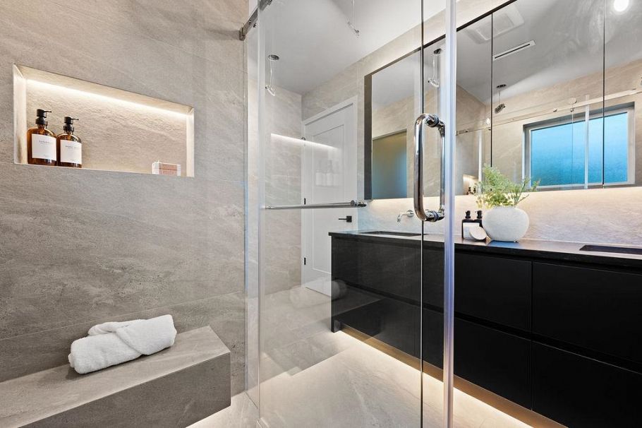 5032 Granville Street Vancouver, BC - 27