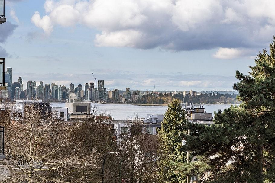 208 177 W 3rd Street North Vancouver, BC - 25