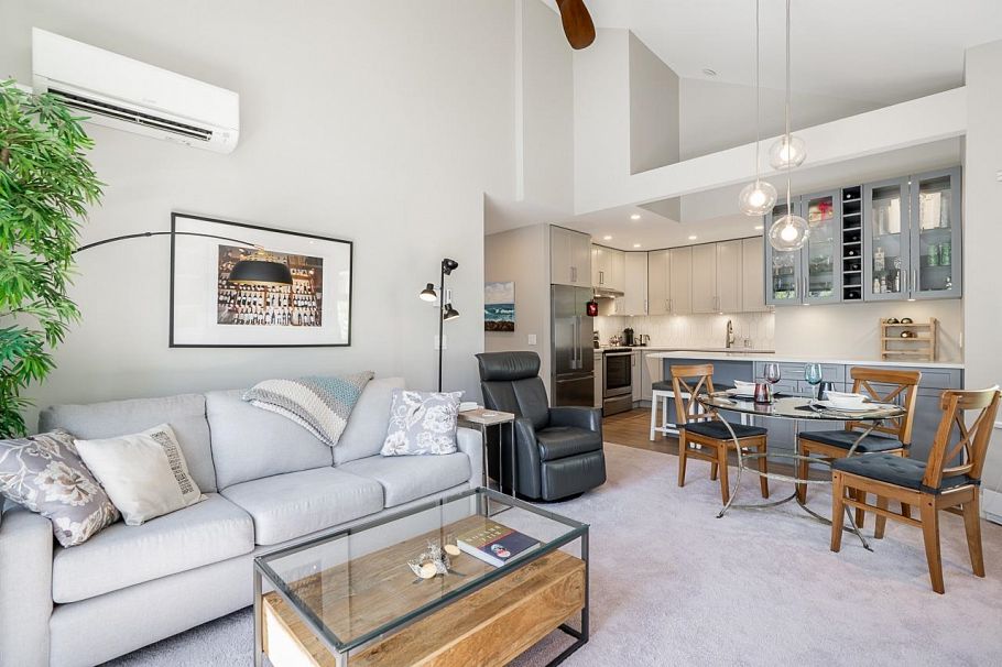 306 1535 Chesterfield Avenue North Vancouver, BC - 2