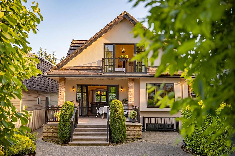 1134 Montroyal Boulevard North Vancouver, BC - 30