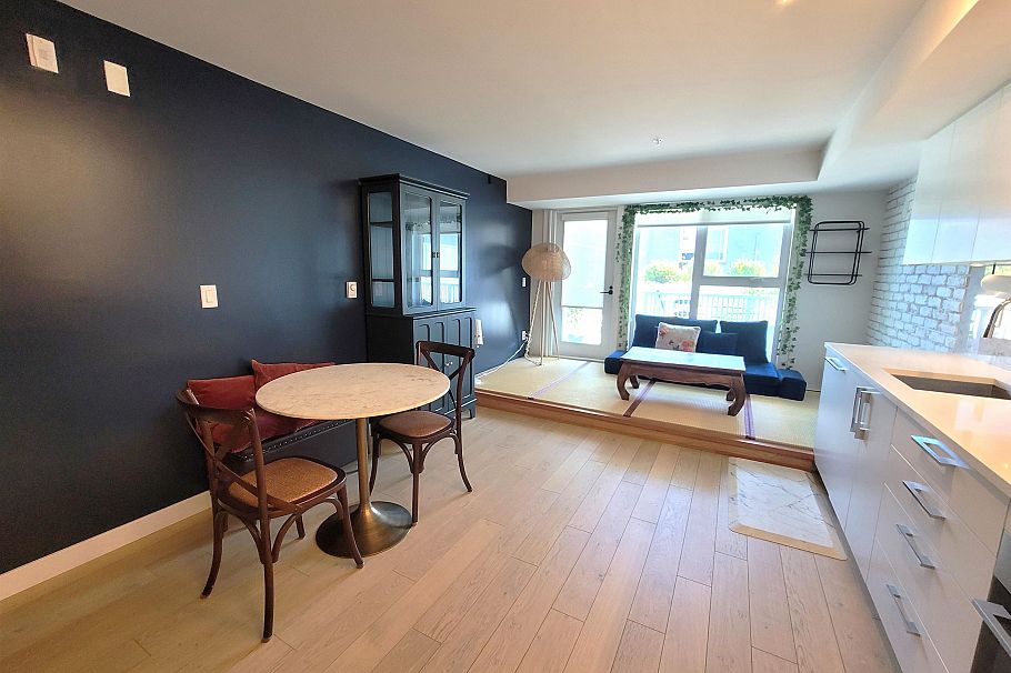 211 2508 Fraser Street Vancouver, BC - 3