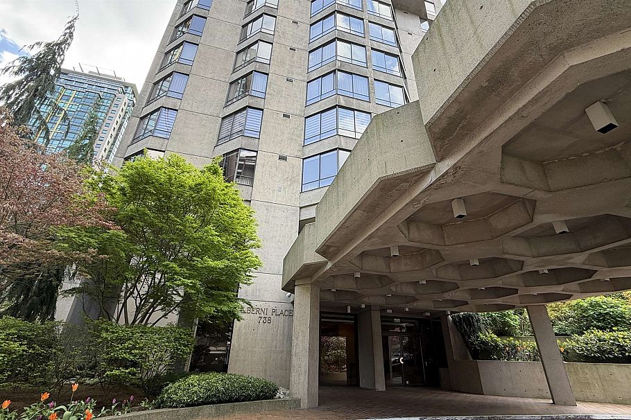 604 738 Broughton Street Vancouver, BC - 2