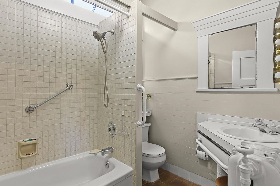 1986 W 35th Avenue Vancouver, BC - 27