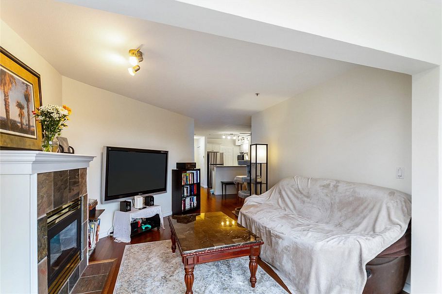 204 155 E 3rd Street North Vancouver, BC - 4