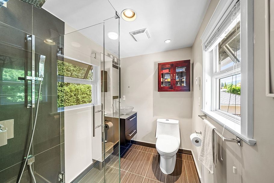 230 W 22nd Street North Vancouver, BC - 17