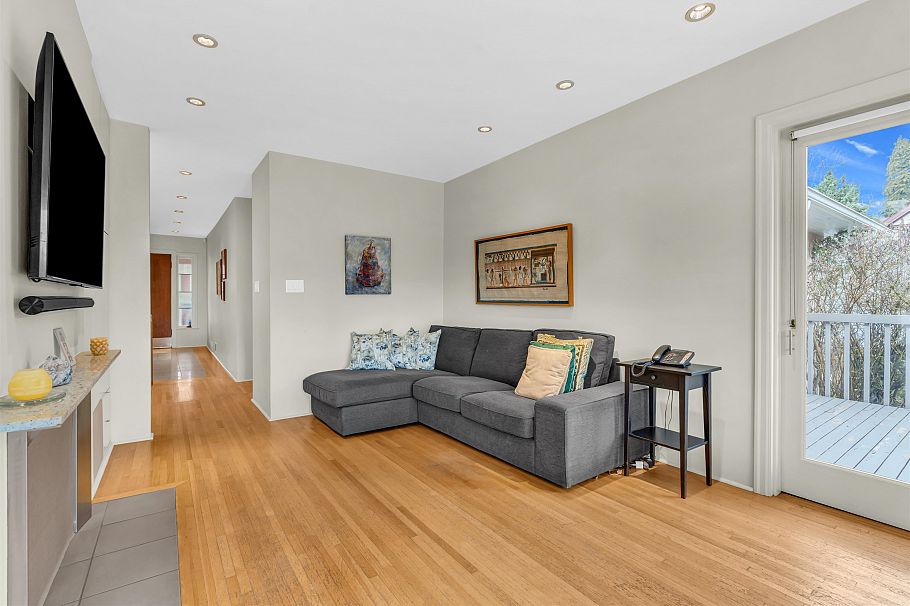 1549 W 33 Avenue Vancouver, BC - 8