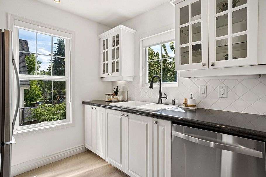 305 962 W 16th Avenue Vancouver, BC - 9