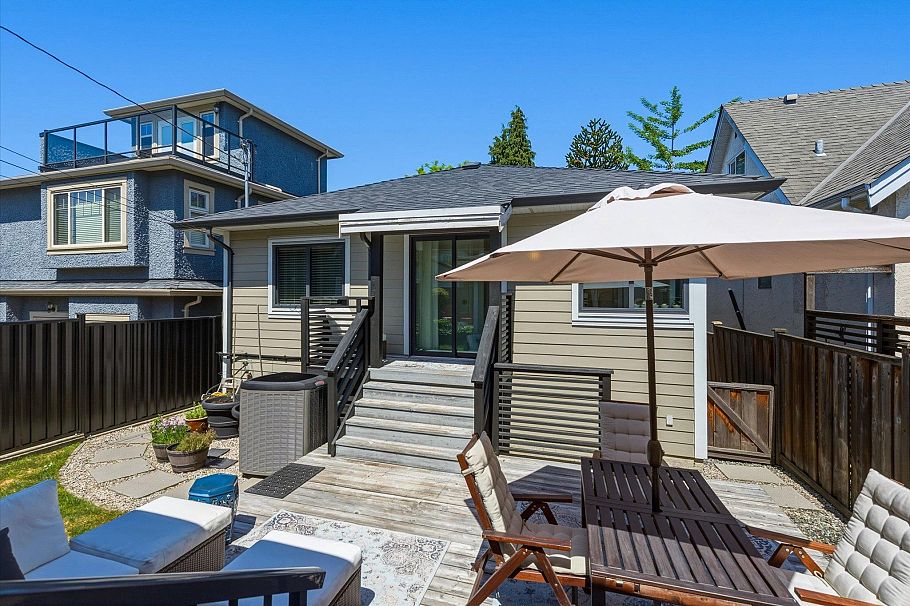 2614 Parker Street Vancouver, BC - 30