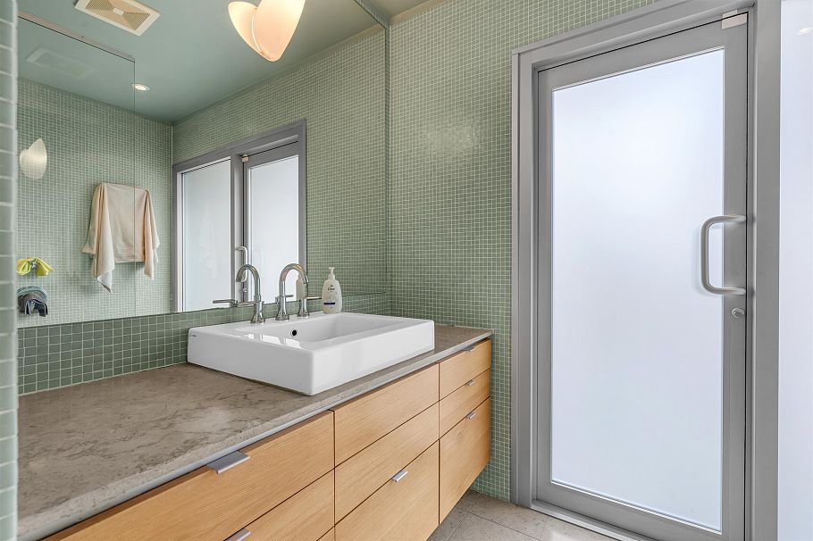 1549 W 33 Avenue Vancouver, BC - 15