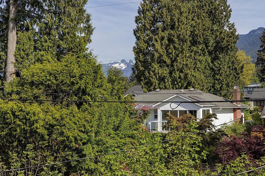 258 E 21st Street North Vancouver, BC - 33
