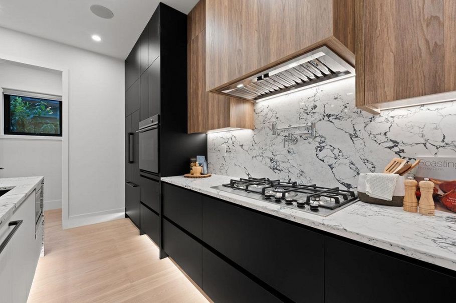 5032 Granville Street Vancouver, BC - 15