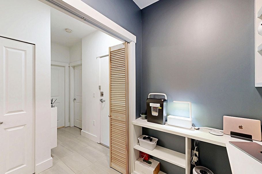 211 2083 W 33rd Avenue Vancouver, BC - 3