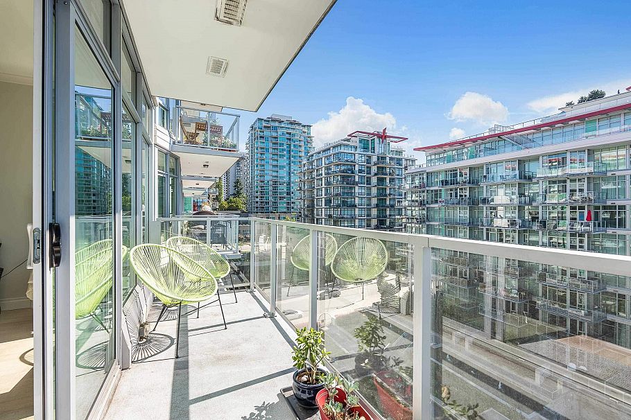 703 175 Victory Ship Way North Vancouver, BC - 7
