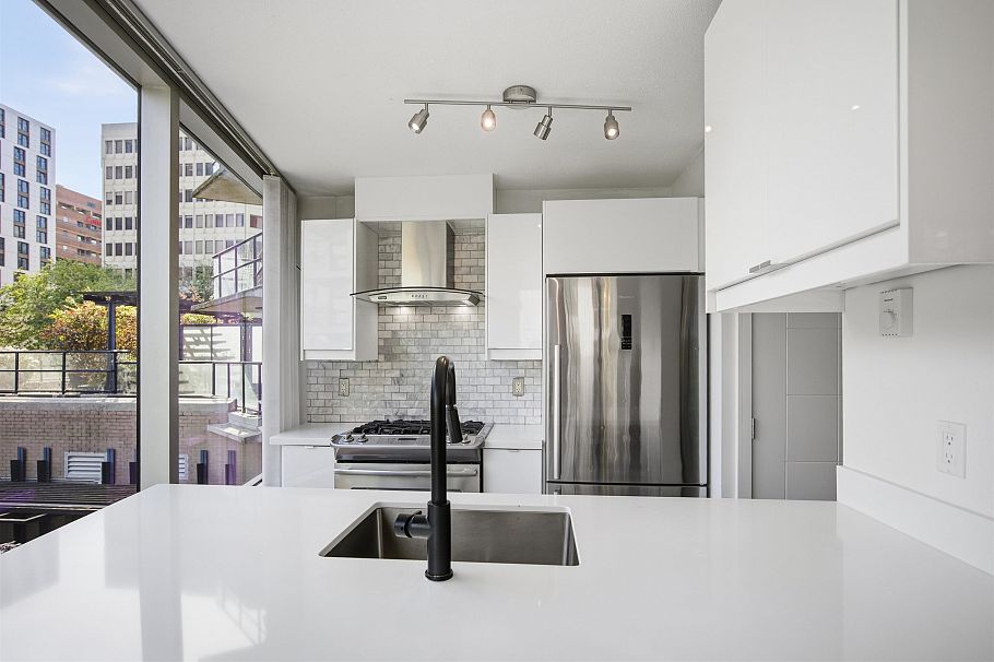 208 1003 Burnaby Street Vancouver, BC - 7