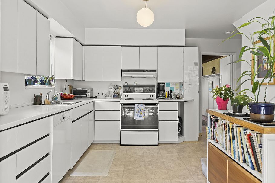 1986 W 35th Avenue Vancouver, BC - 22