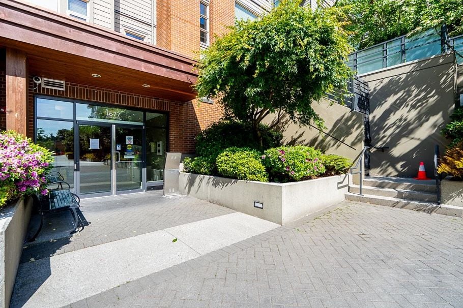 207 1677 Lloyd Avenue North Vancouver, BC - 39
