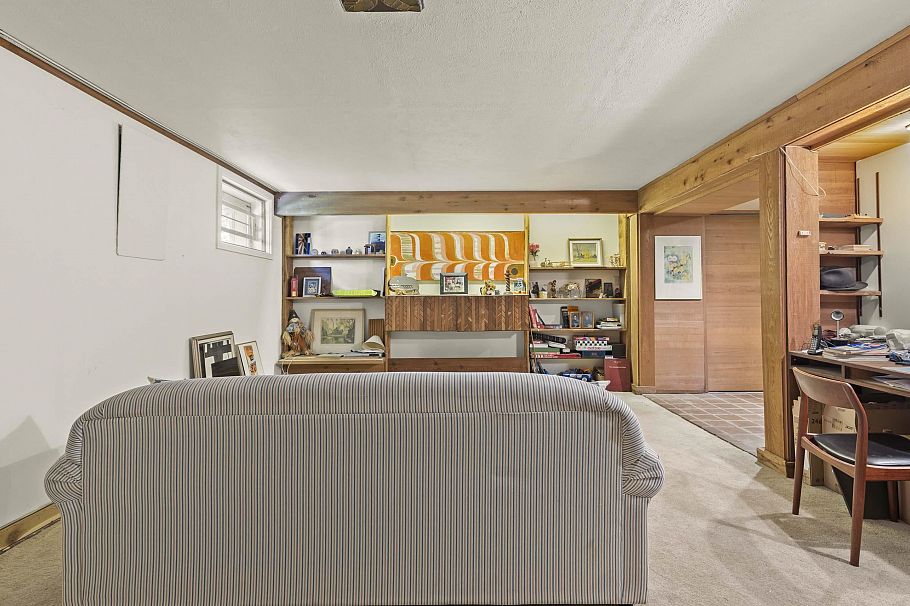 1986 W 35th Avenue Vancouver, BC - 35