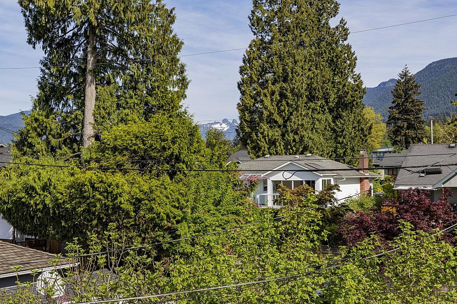258 E 21st Street North Vancouver, BC - 34