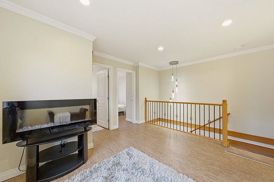 562 W Keith Road North Vancouver, BC - 18