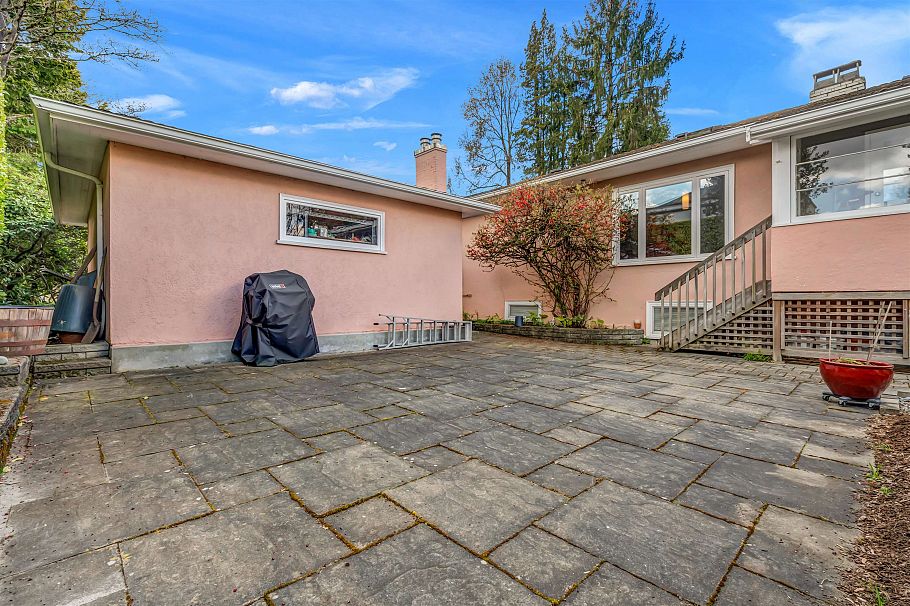 1549 W 33 Avenue Vancouver, BC - 29