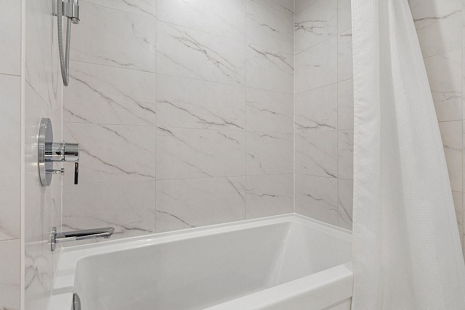 208 177 W 3rd Street North Vancouver, BC - 20