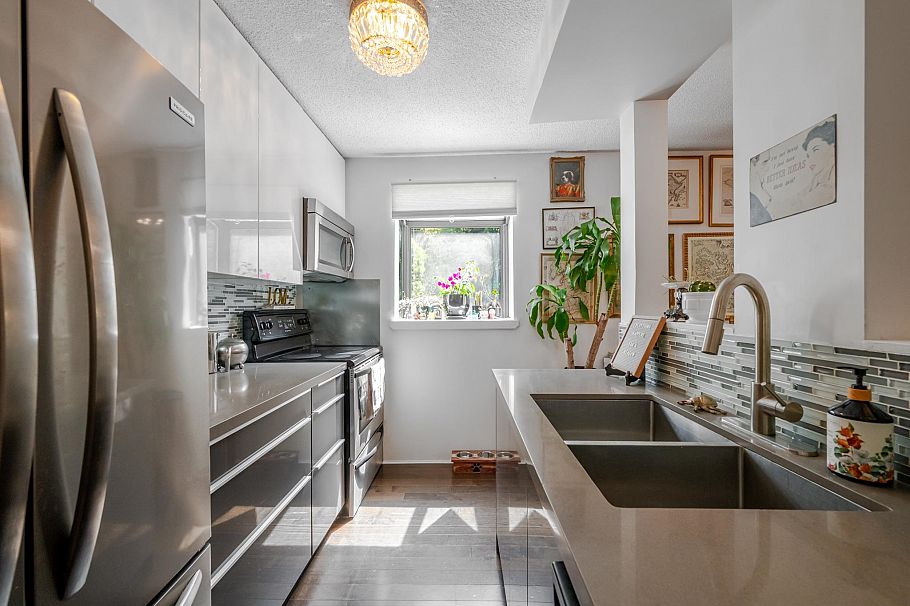 101 1875 W 8th Avenue Vancouver, BC - 5