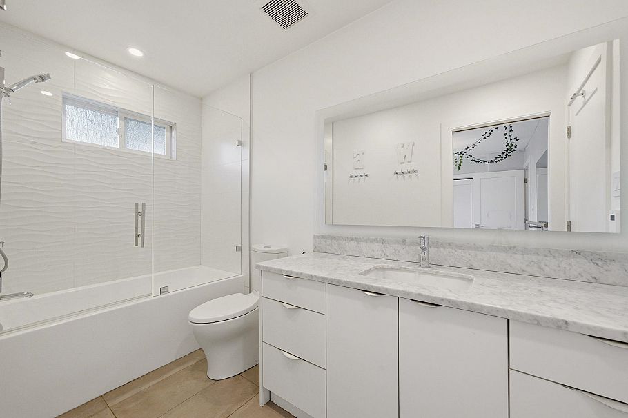 308 E 6th Street North Vancouver, BC - 31