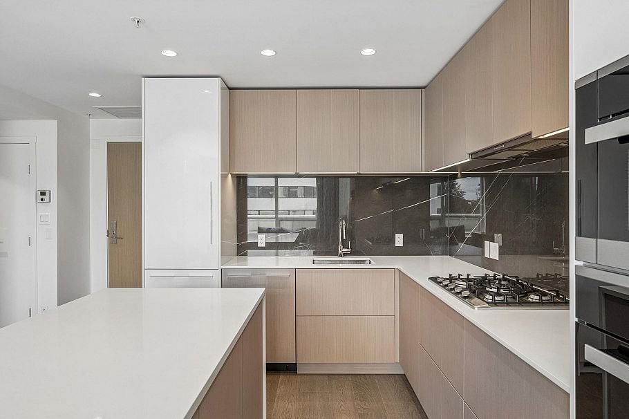 202 1675 Lions Gate Lane Vancouver, BC - 8