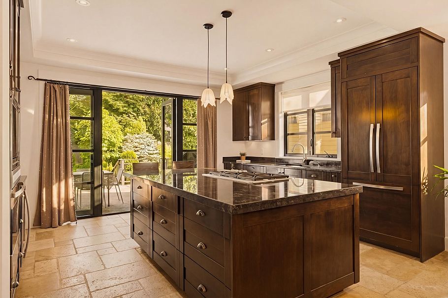 1134 Montroyal Boulevard North Vancouver, BC - 9