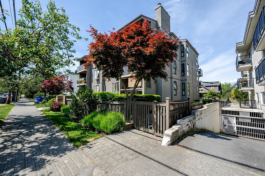101 1875 W 8th Avenue Vancouver, BC - 32