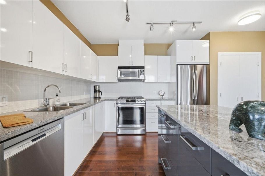 1601 155 W 1st Street North Vancouver, BC - 16