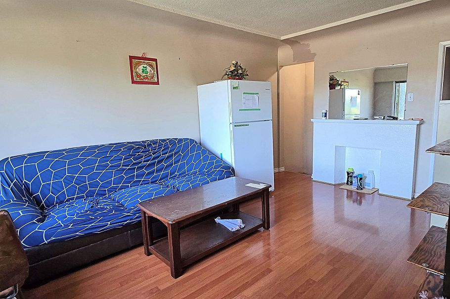 1333 E 41st Avenue Vancouver, BC - 2