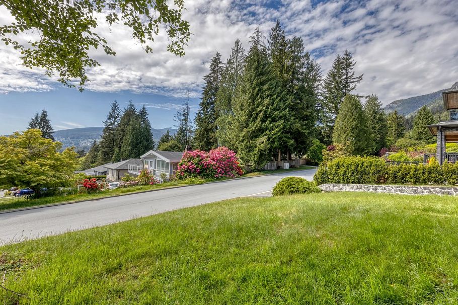 4902 Ranger Avenue North Vancouver, BC - 26
