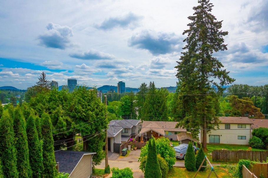 1185 Cloverley Street North Vancouver, BC - 35