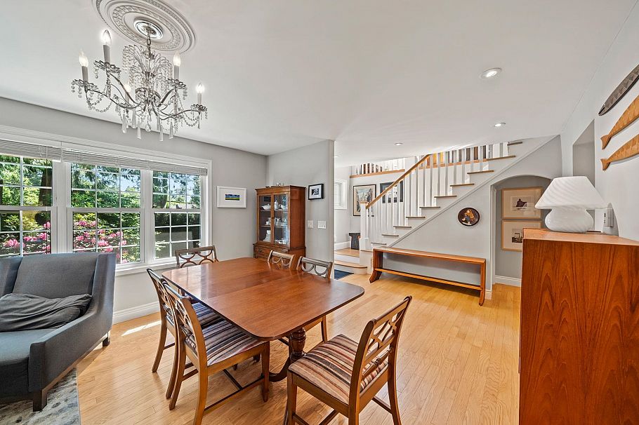 230 W 22nd Street North Vancouver, BC - 8