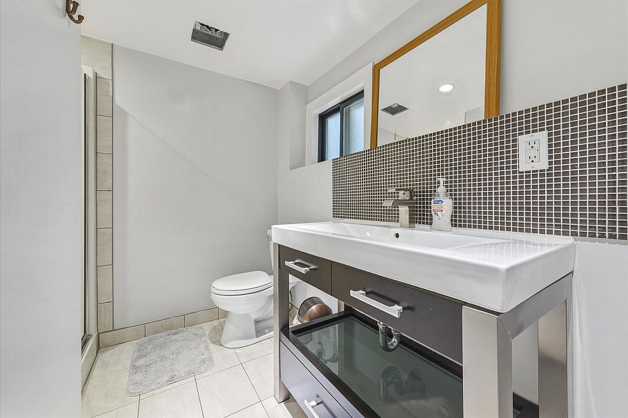 2614 Parker Street Vancouver, BC - 23