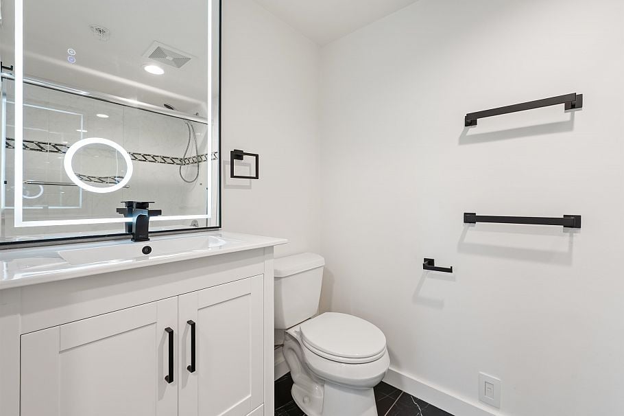305 1328 W Pender Street Vancouver, BC - 25