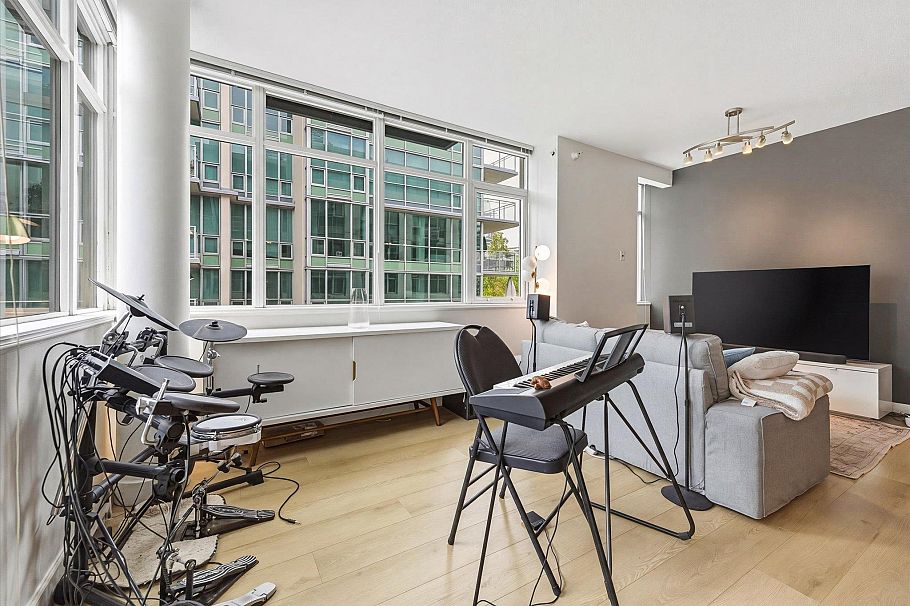 303 100 E Esplanade North Vancouver, BC - 4