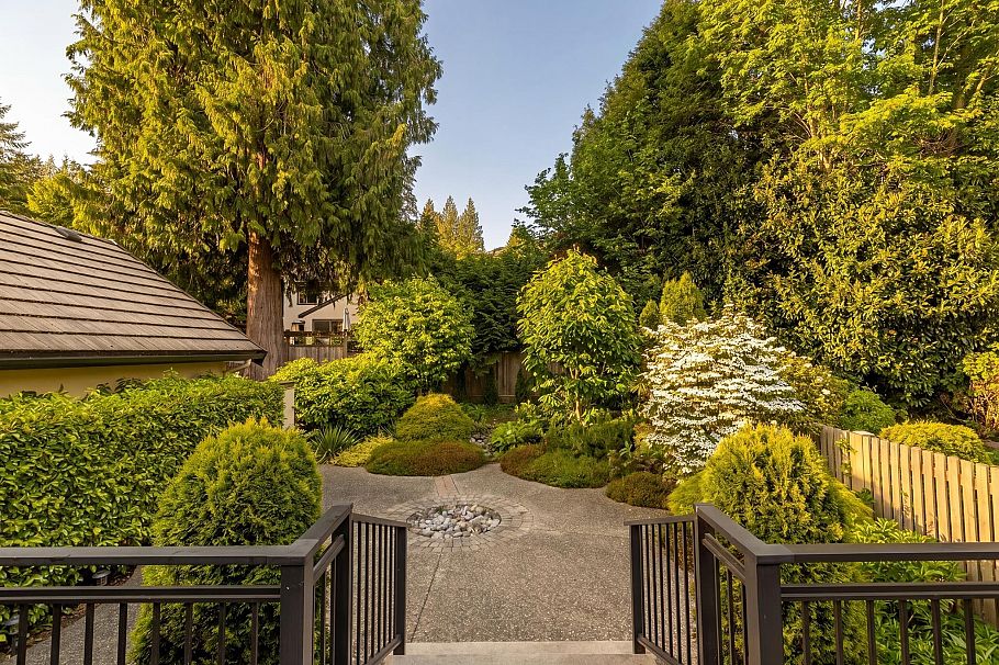 1134 Montroyal Boulevard North Vancouver, BC - 31