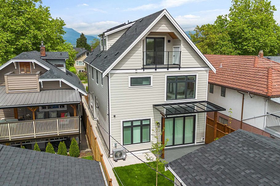 2 2258 Napier Street Vancouver, BC - 5