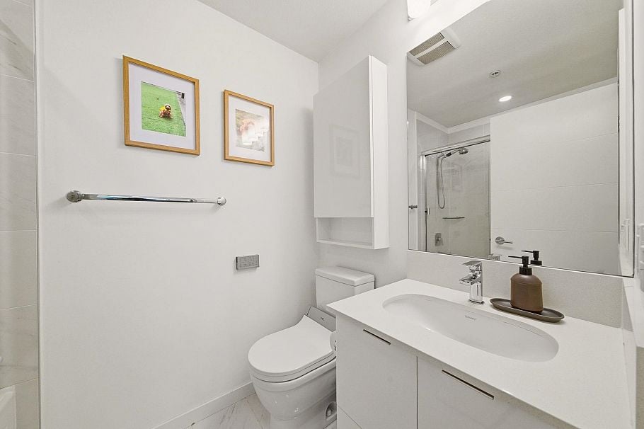 307 733 W 3rd Street North Vancouver, BC - 16