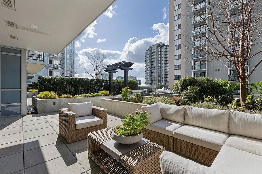 208 177 W 3rd Street North Vancouver, BC - 11