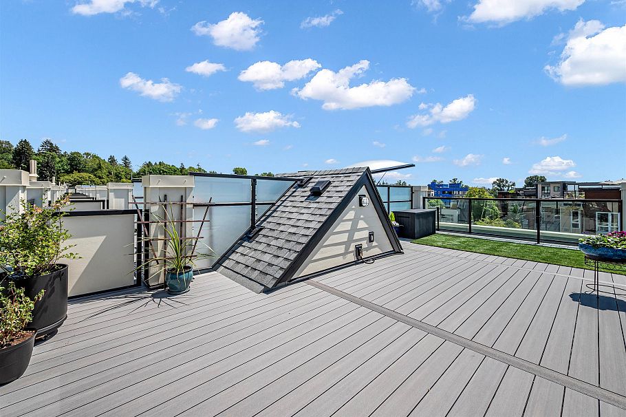 74 728 W 14th Street North Vancouver, BC - 35