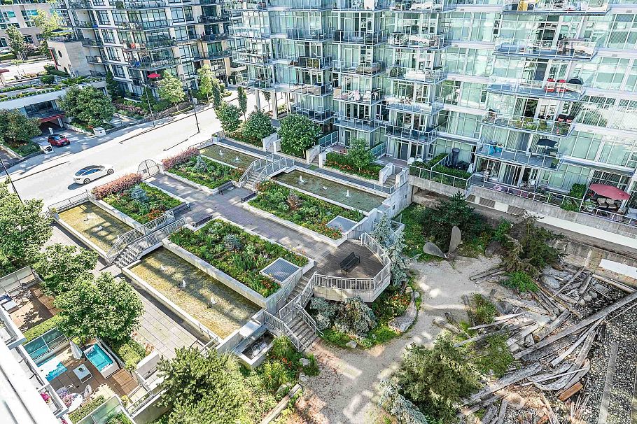 703 175 Victory Ship Way North Vancouver, BC - 16