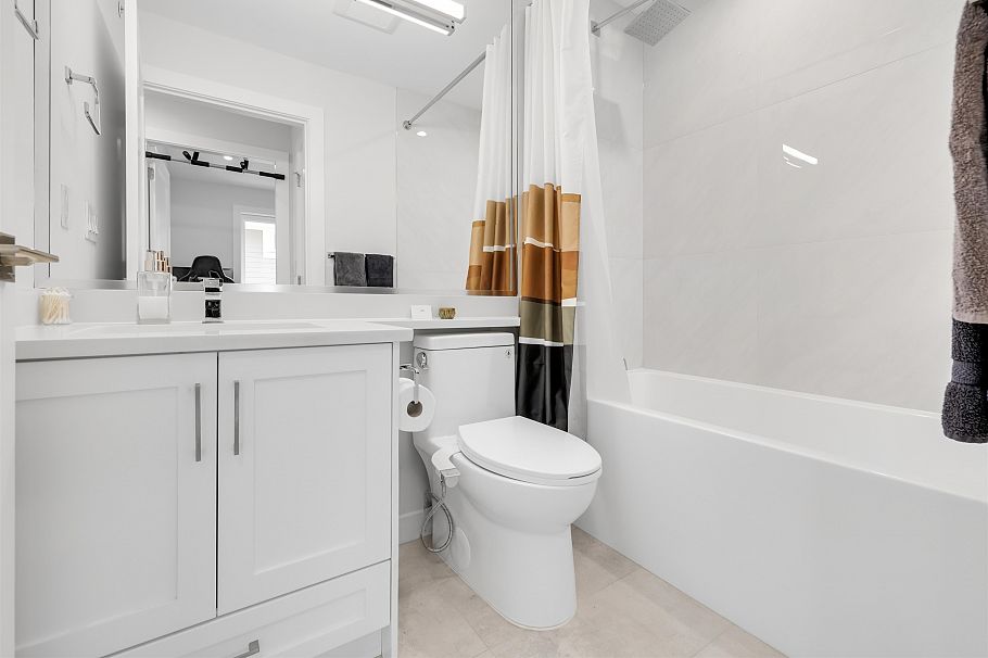 2316 Brock Street Vancouver, BC - 23
