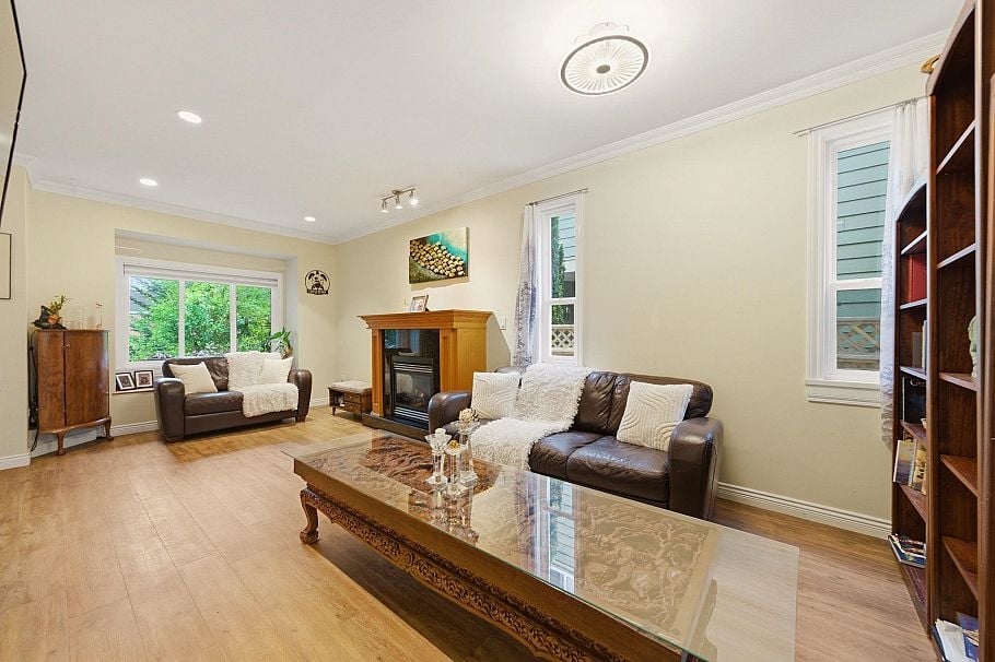 562 W Keith Road North Vancouver, BC - 9