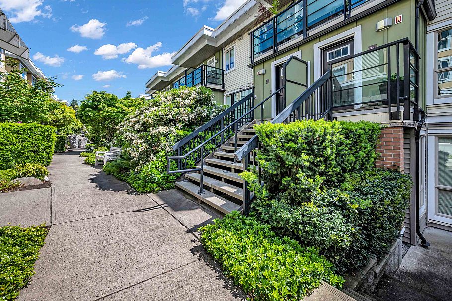 74 728 W 14th Street North Vancouver, BC - 37